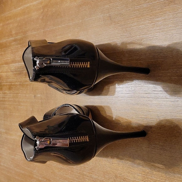 GORGEOUS MICHAEL KORS PATENT LEATHER HEELS - Picture 3 of 16